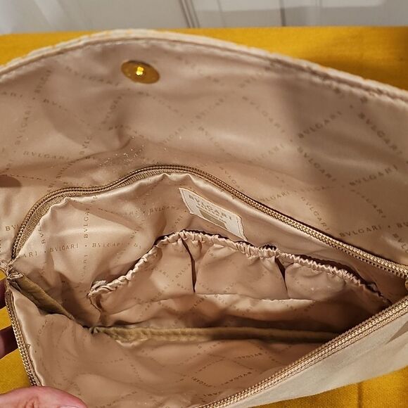 Bulgari Parfums For Emirates Zippered Clutch with Charm Emirates Like New - Picture 12 of 13